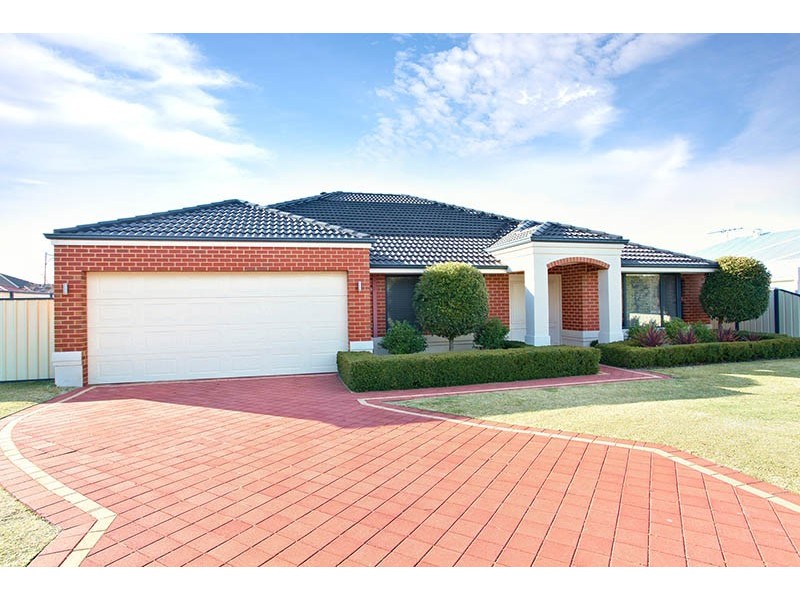 17 Montgomery Drive, Success WA 6164
