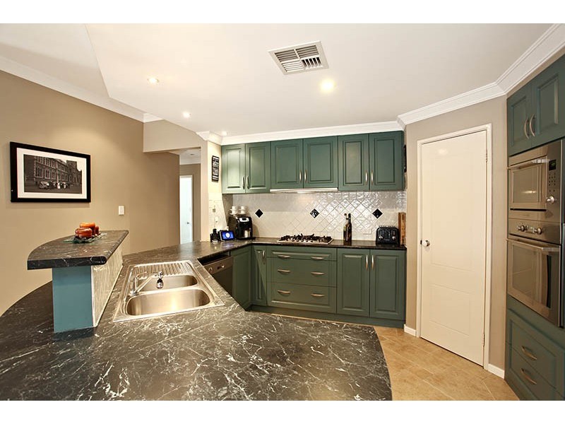 17 Montgomery Drive, Success WA 6164