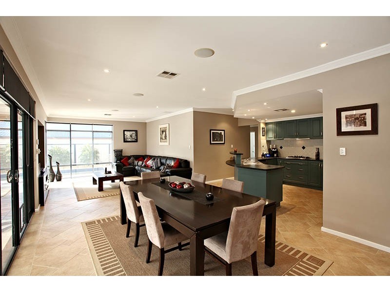 17 Montgomery Drive, Success WA 6164