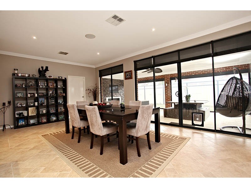 17 Montgomery Drive, Success WA 6164