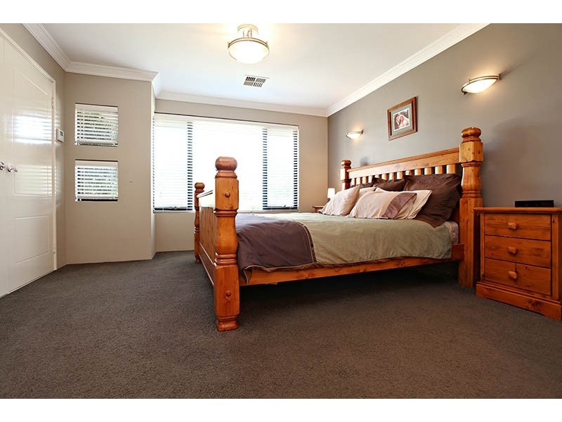 17 Montgomery Drive, Success WA 6164