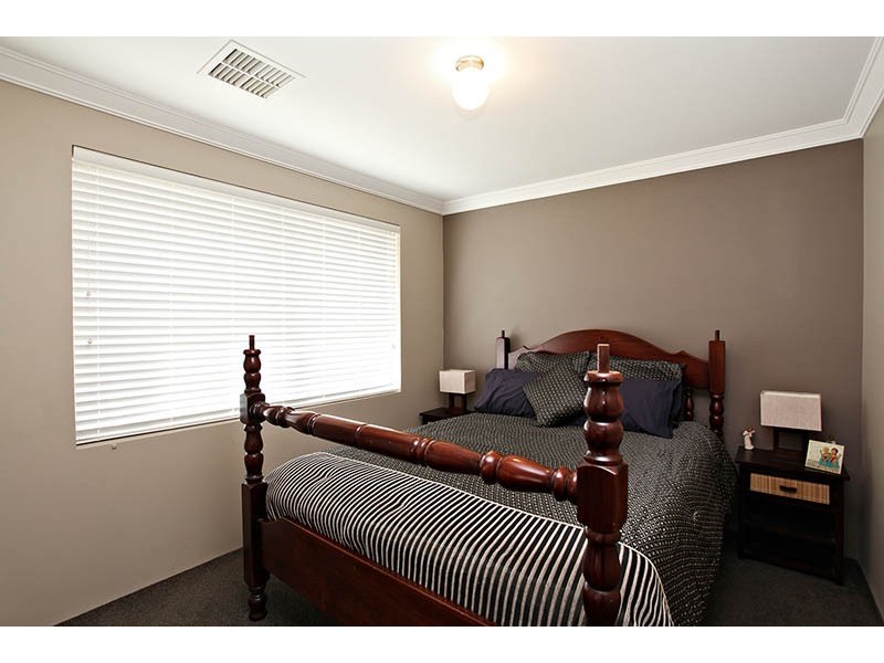 17 Montgomery Drive, Success WA 6164