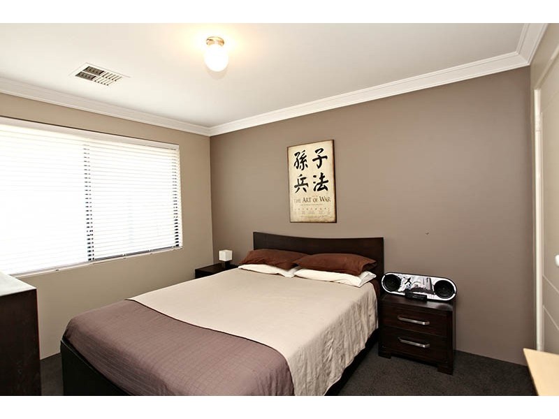 17 Montgomery Drive, Success WA 6164