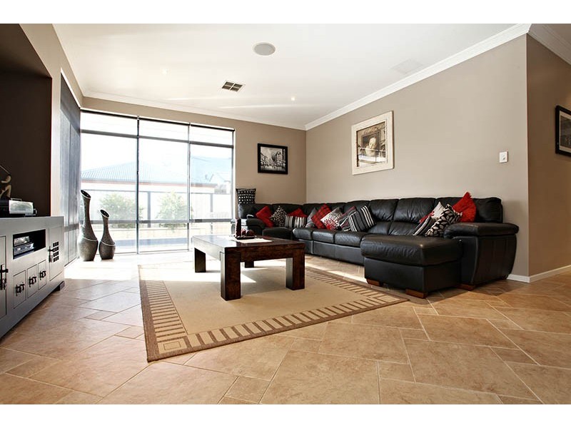 17 Montgomery Drive, Success WA 6164