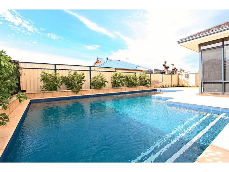 17 Montgomery Drive, Success WA 6164