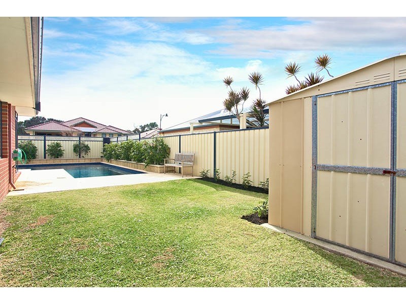 17 Montgomery Drive, Success WA 6164