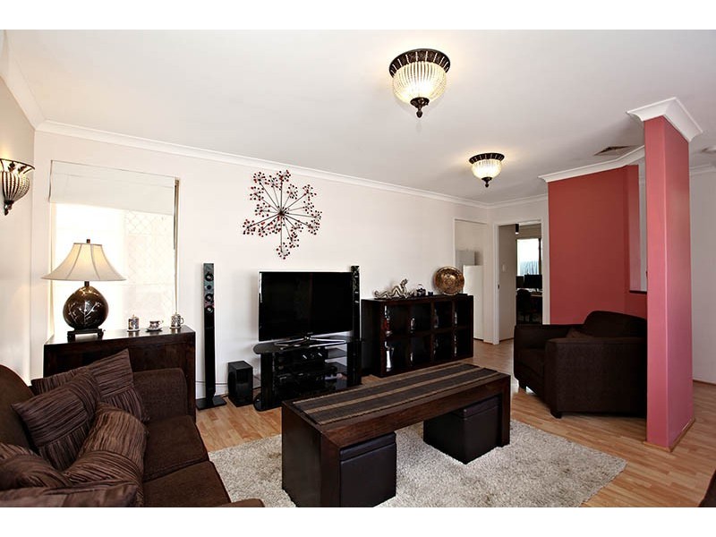 48 Derwent Crescent, Success WA 6164