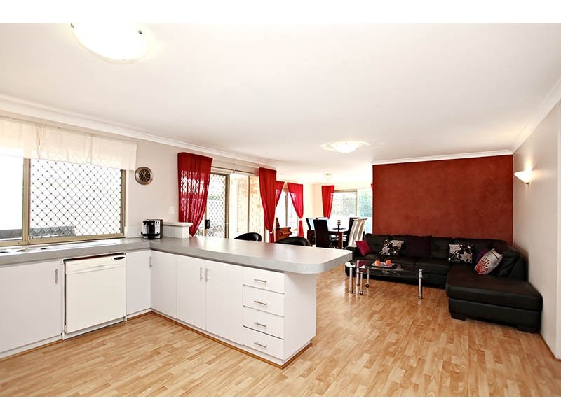 48 Derwent Crescent, Success WA 6164