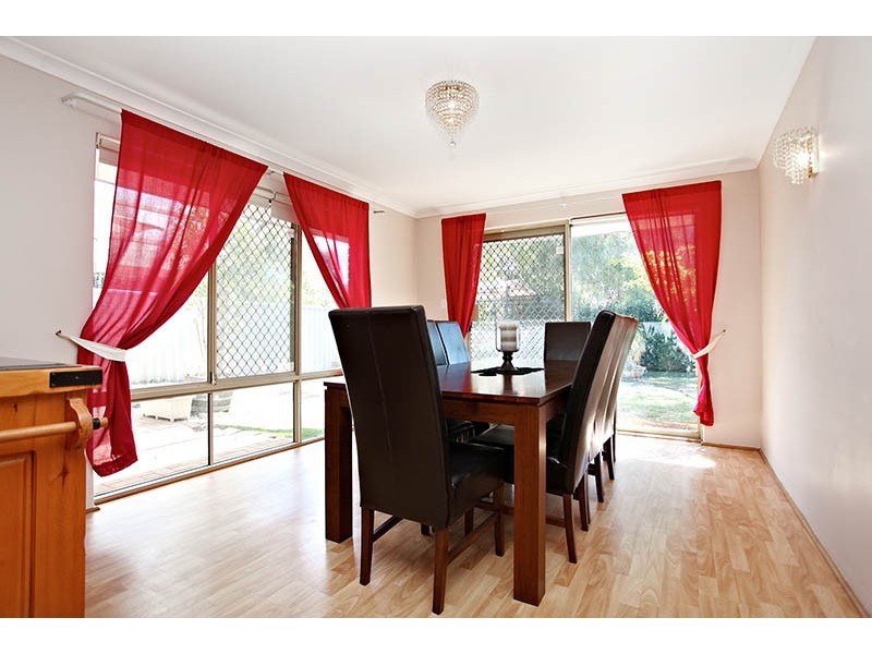 48 Derwent Crescent, Success WA 6164