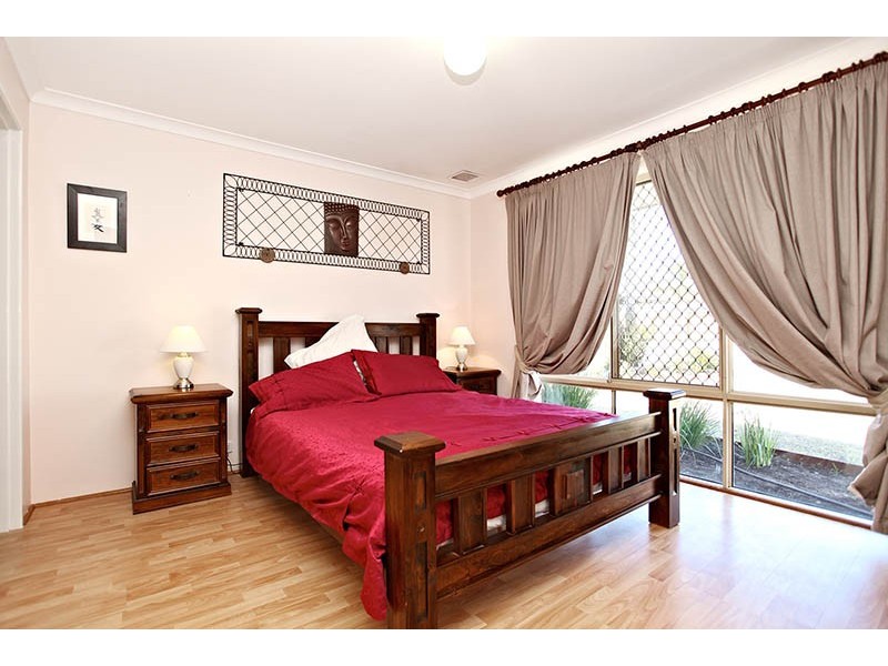 48 Derwent Crescent, Success WA 6164