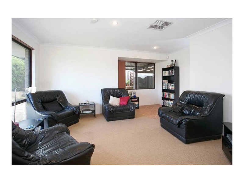 6 Tarndale Way, South Lake WA 6164