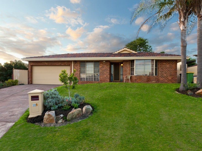 13 Lakeview Place, Bibra Lake WA 6163