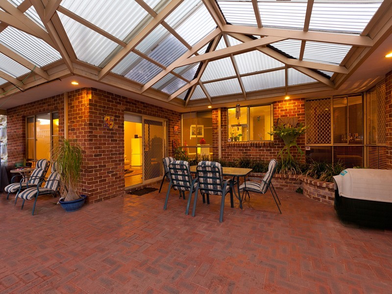 13 Lakeview Place, Bibra Lake WA 6163