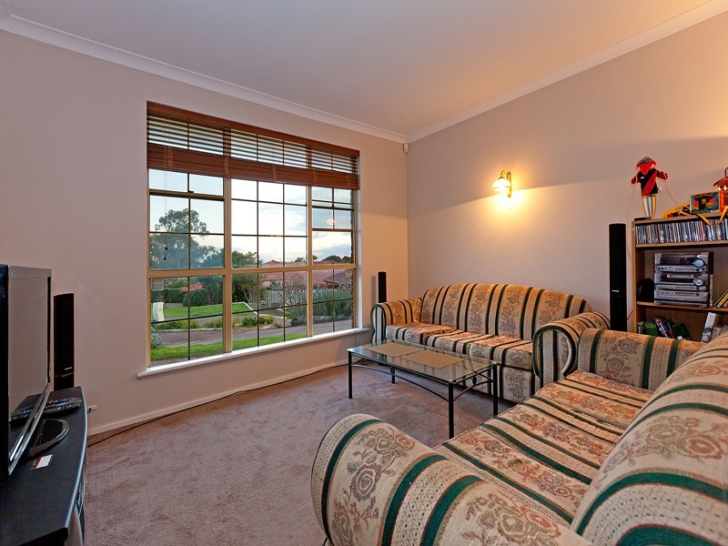 13 Lakeview Place, Bibra Lake WA 6163