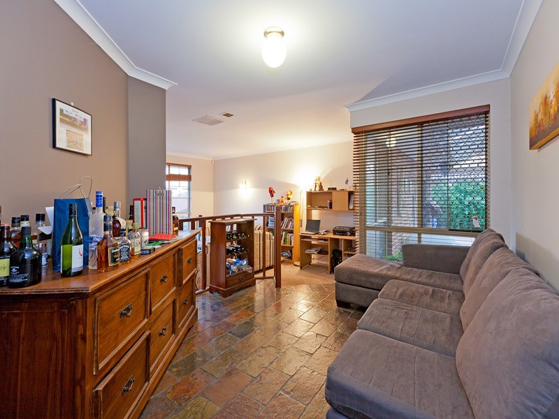 13 Lakeview Place, Bibra Lake WA 6163