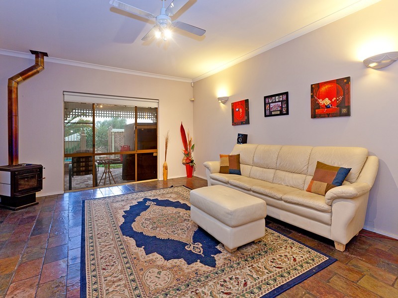 13 Lakeview Place, Bibra Lake WA 6163