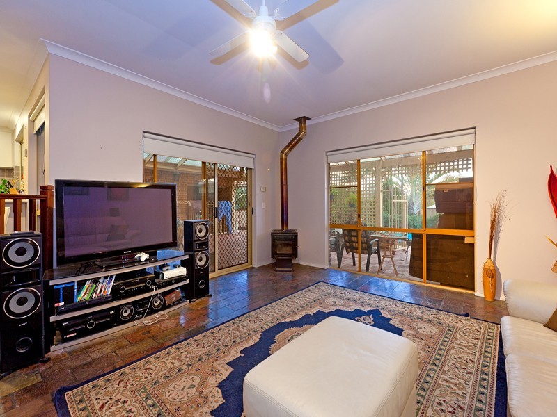 13 Lakeview Place, Bibra Lake WA 6163