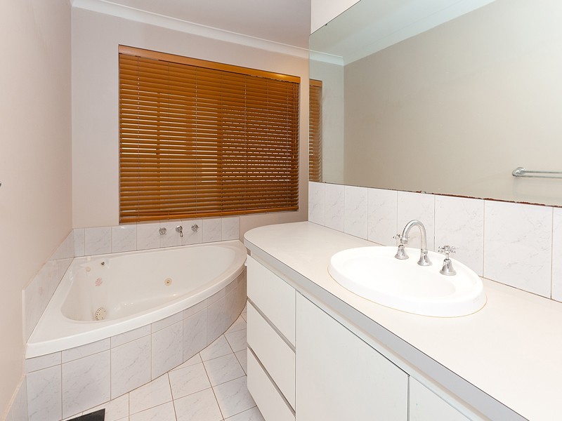 13 Lakeview Place, Bibra Lake WA 6163