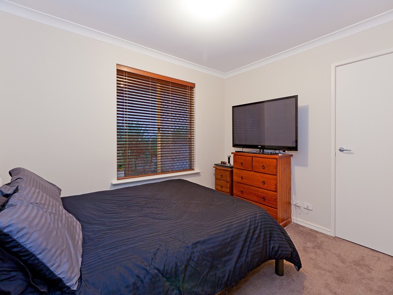 13 Lakeview Place, Bibra Lake WA 6163