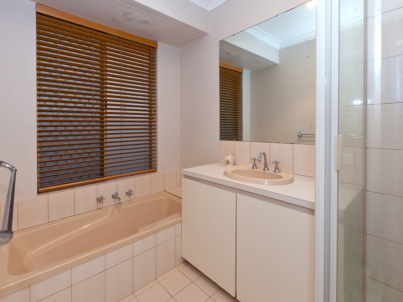 13 Lakeview Place, Bibra Lake WA 6163