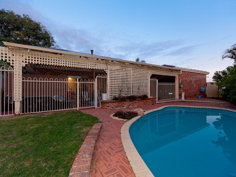 13 Lakeview Place, Bibra Lake WA 6163