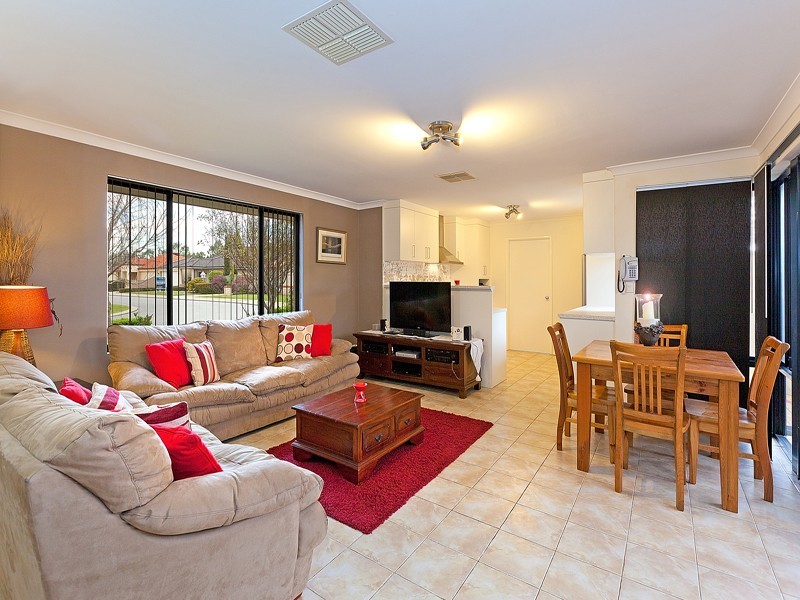 5B Waxberry Gardens, Canning Vale WA 6155