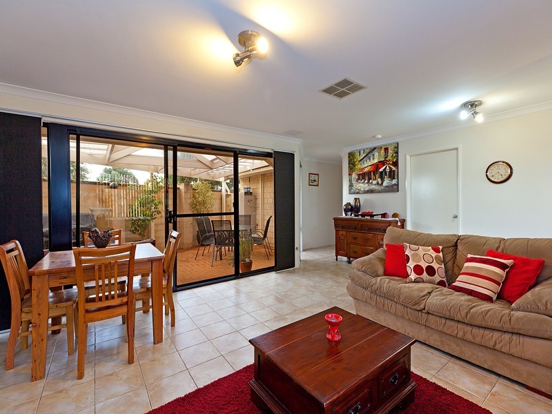 5B Waxberry Gardens, Canning Vale WA 6155