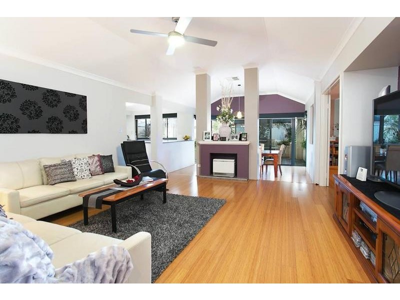 67 Plumwood Ave, Hammond Park WA 6164