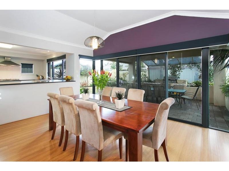 67 Plumwood Ave, Hammond Park WA 6164