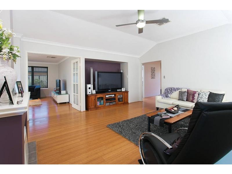 67 Plumwood Ave, Hammond Park WA 6164