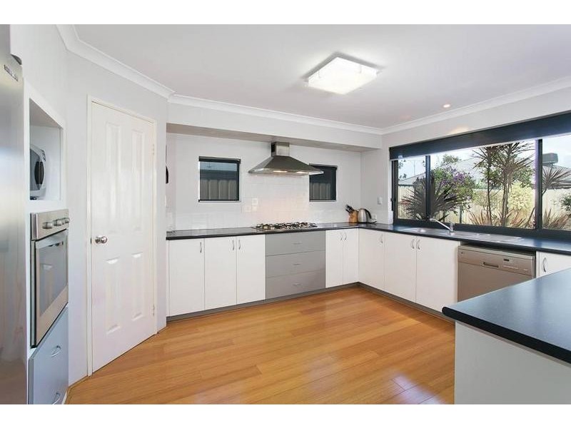 67 Plumwood Ave, Hammond Park WA 6164