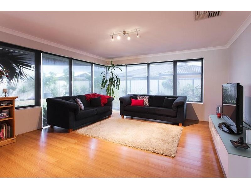 67 Plumwood Ave, Hammond Park WA 6164