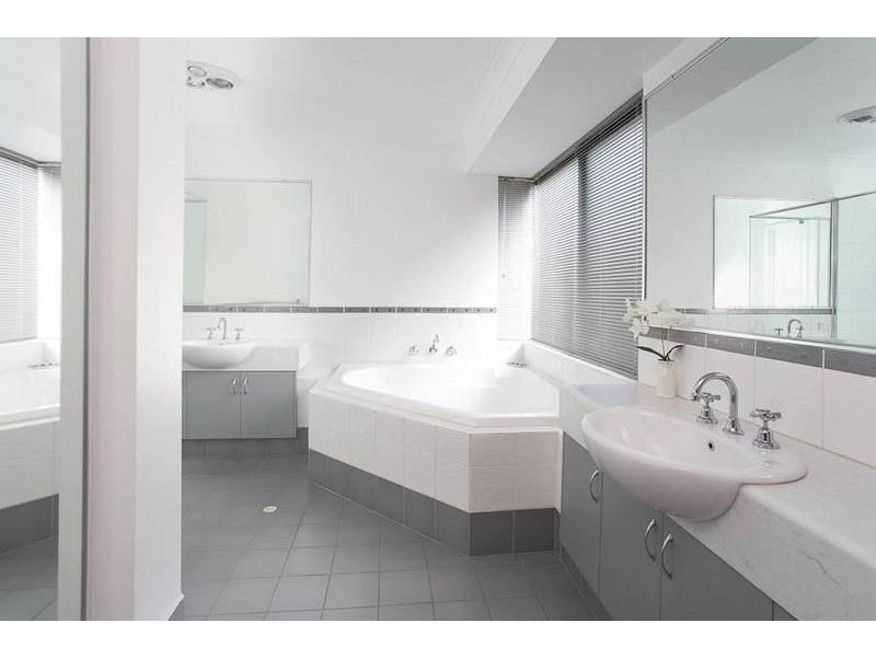 67 Plumwood Ave, Hammond Park WA 6164