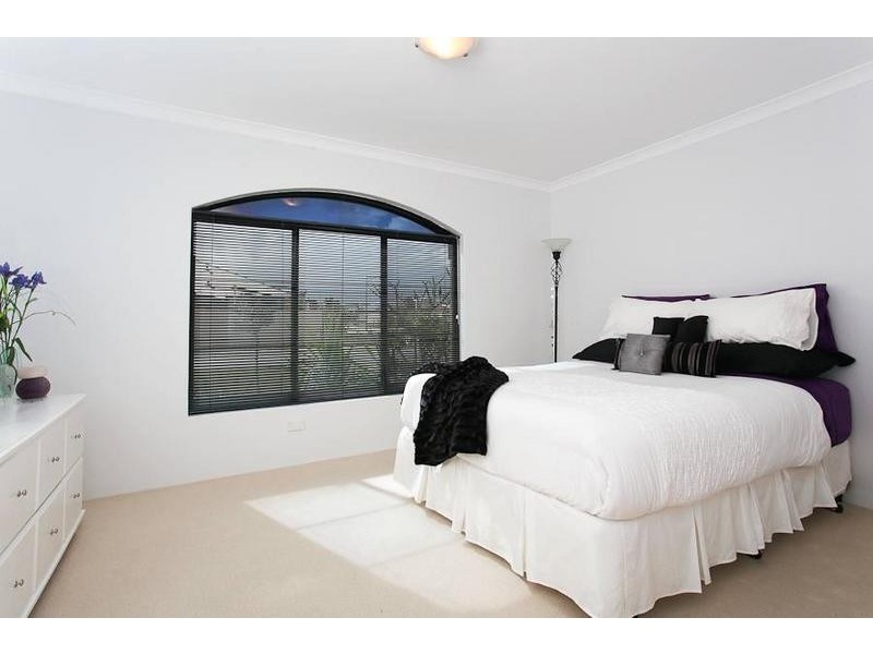 67 Plumwood Ave, Hammond Park WA 6164