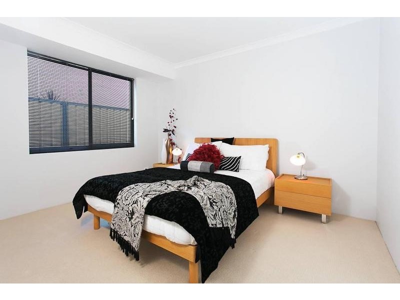 67 Plumwood Ave, Hammond Park WA 6164