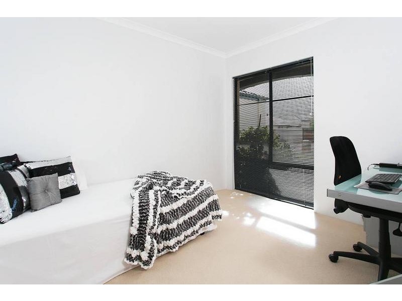 67 Plumwood Ave, Hammond Park WA 6164