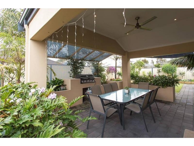 67 Plumwood Ave, Hammond Park WA 6164