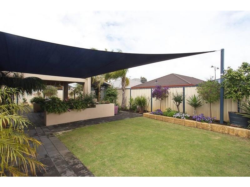 67 Plumwood Ave, Hammond Park WA 6164