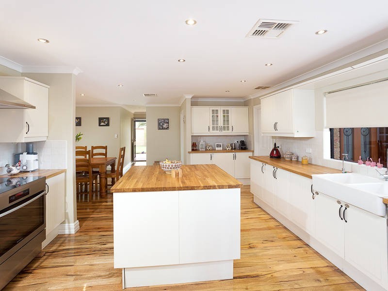 9 Begonia Close, Yangebup WA 6164