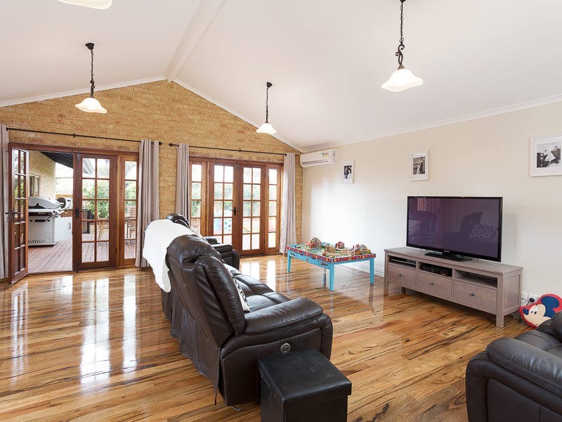 9 Begonia Close, Yangebup WA 6164