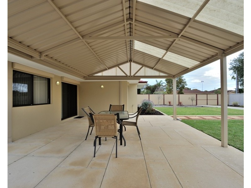 18 Hennessy Way, Rockingham WA 6168