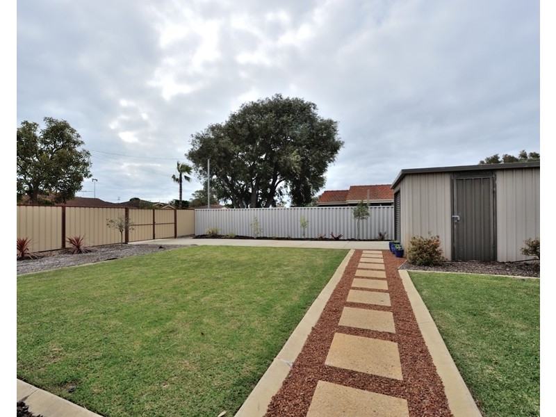 18 Hennessy Way, Rockingham WA 6168