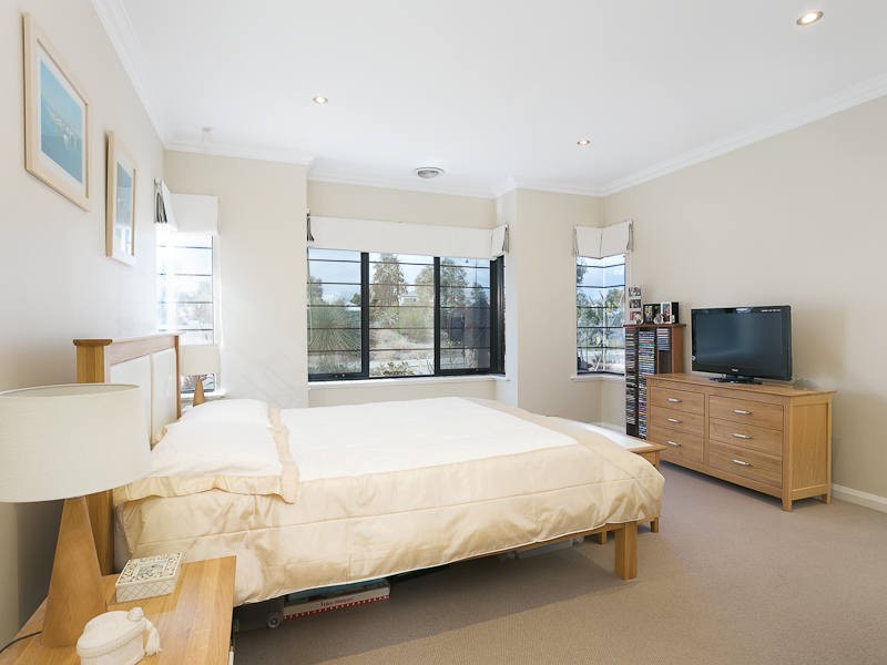 15 Skipper Crescent, Success WA 6164