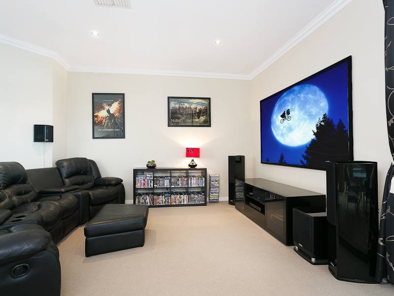 15 Skipper Crescent, Success WA 6164