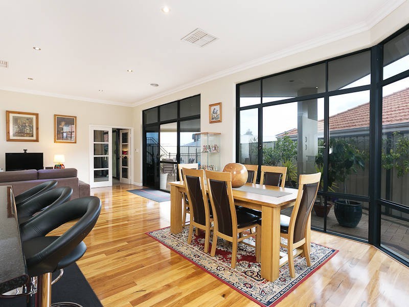 15 Skipper Crescent, Success WA 6164