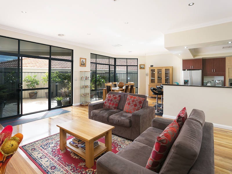 15 Skipper Crescent, Success WA 6164