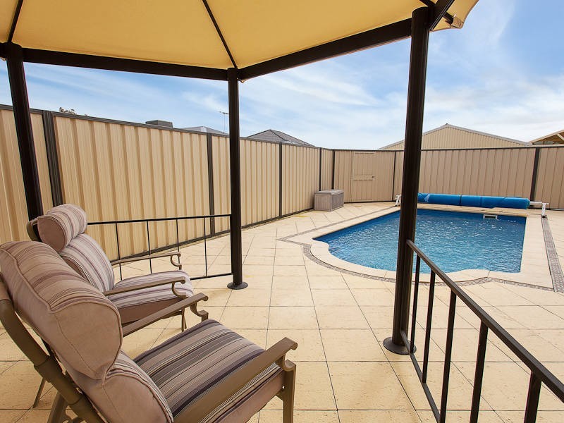 15 Skipper Crescent, Success WA 6164