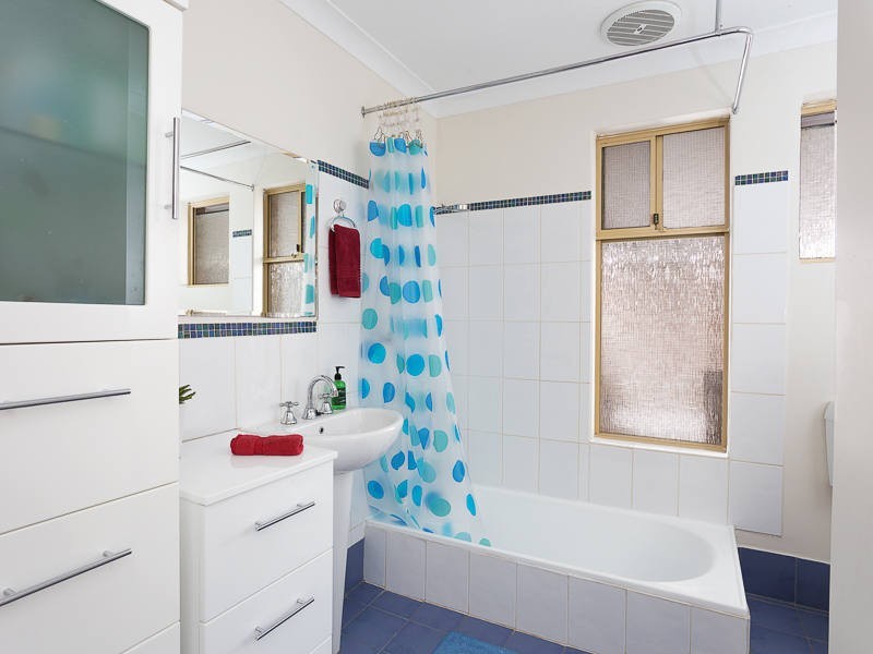 12 Whitmore Place, Coolbellup WA 6163