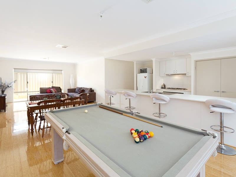 9 Inverson Blvd, Hammond Park WA 6164