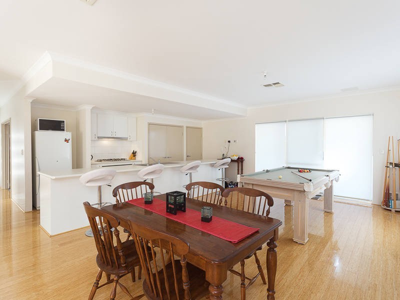 9 Inverson Blvd, Hammond Park WA 6164